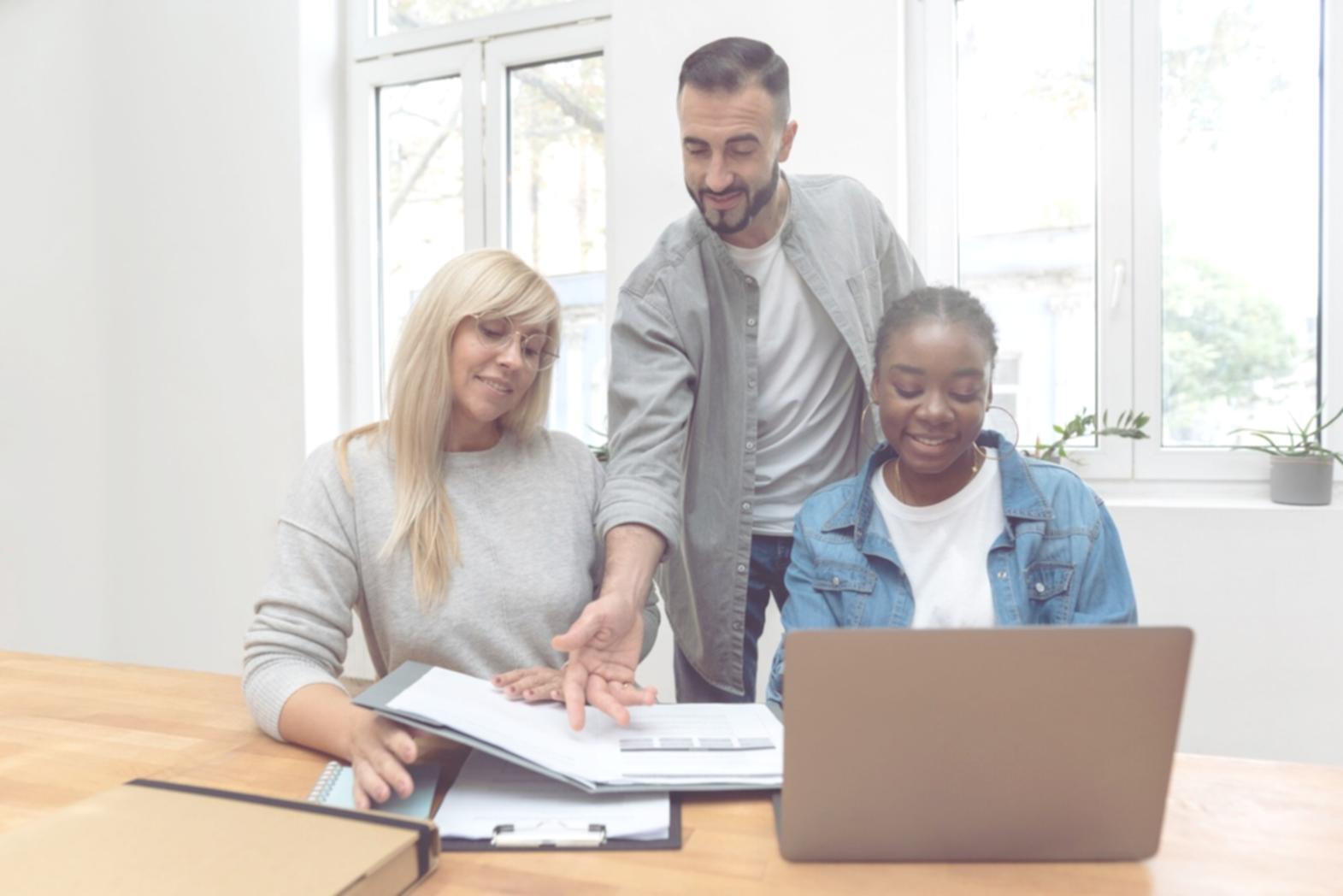 Financial education session with personal guidance